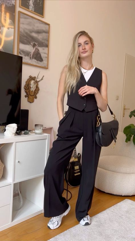 Black Vest And Trousers Outfit, Black Vest Business Casual, Black Vest And Pants Outfit, Vest Trouser Outfit, Black Vest Office Outfit, Black Vest Over White Shirt, Vest Shirt Outfits For Women, Business Casual Vest Women, Vest Business Casual Women