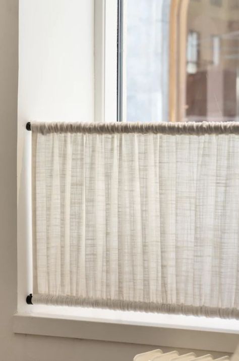 window treatments, curtain, cafe curtain, linen curtain, home accents, home decor Townhouse Window Treatments, Cafe Curtains Big Window, Cafe Curtain On Door, Restaurant Curtains Ideas, Modern Cafe Curtain, Half Curtain Ideas, Cafe Curtains Bay Window, Half Window Treatments, Curtain In Kitchen