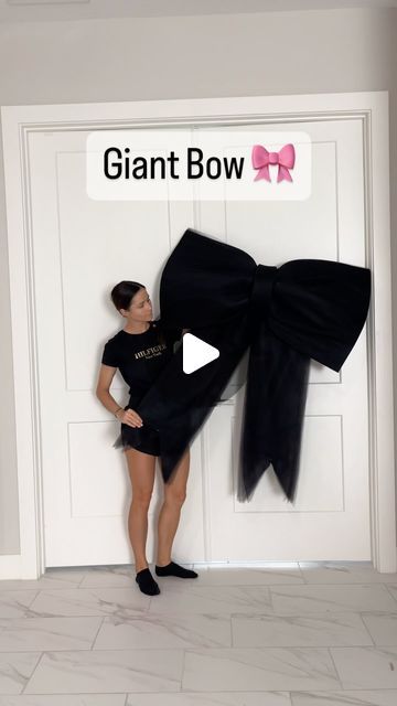 Balloon Decorations and Event Rentals Palm Beach on Instagram: "Can you believe the whole process took only 20 min!

A full tutorial is available in subscription section! Subscribe, learn and cancel any time!

#bow #giantbow #tutorial #balloons" Diy Giant Bow Ribbon, Giant Bow Tutorial, How To Make A Giant Bow, Big Bow Tutorial, Bow Garland Diy, How To Make A Big Bow, Giant Bow Diy, Big Bows Diy, Diy Giant Bow