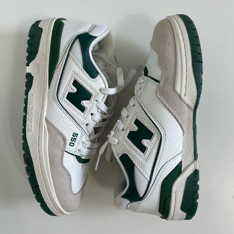 Shoe New Balance, Shoes For Winter 2024, New Balance 550 Colors, Green Shoes Aesthetic, New Balance Shoes Green, Dark Green Vibes, Green New Balance 550, Green Sneakers Women, New Balance Shoes 550