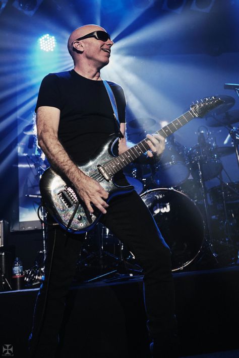 Joe Satriani, Glam Metal, Guitar Hero, Guitar Player, Music Bands, Guitarist, Rock And Roll, Rocker, Guitar