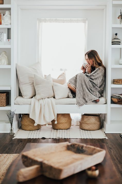 Cozy Yoga Room, Reading Nook Seating, Reading Nook Cozy Corner, Log Cabin Loft, Reading Nook Window Seat, Nook Seating, Reading Nook Window, Attic Flat, Space Window