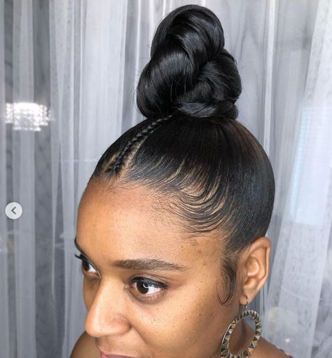 Bun With Tendrils Top Knot, Top Knot Bun African American, Top Knot Bun Black Women, Shaddah Elyse, Top Bun Hairstyles For Black Women, Curly Top Knot Bun, Queen Hairstyles, Ninja Bun, Curly Top Knot