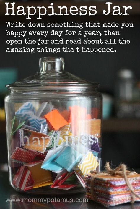 Write down something that made you happy every day for a year, then open the jar and read about all the amazing things that happened. Happiness Jar, Selamat Hari Valentine, 365 Jar, Kerajinan Diy, Happy Jar, Hari Valentine, Happiness Project, Parenting Ideas, The Jar