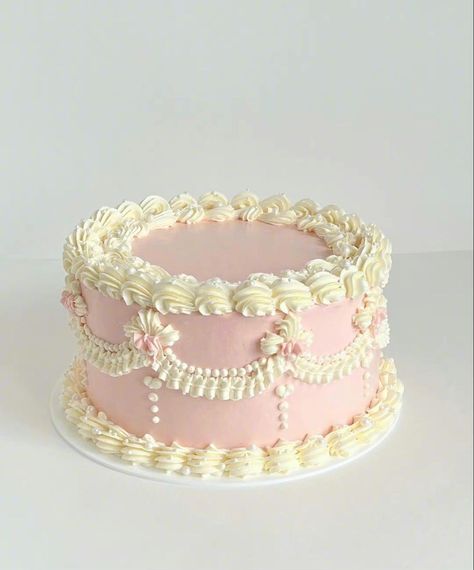 Bolo Vintage, Chocolate Creations, Vintage Birthday Cakes, Pink Birthday Cakes, Cupcake Cake Designs, 16 Birthday Cake, Simple Cake Designs, Mini Cakes Birthday, Heart Shaped Cakes