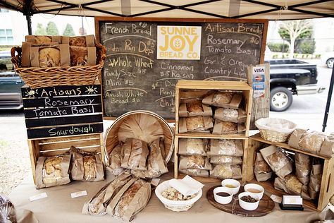 Baker Vendor Booth, Farm Stand Recipes, Baked Goods Stand, Garage Bakery, Bakery Farmers Market Display, Farmers Market Bakery Display, Pop Up Bakery Display Ideas, Bread Business, Micro Bakery