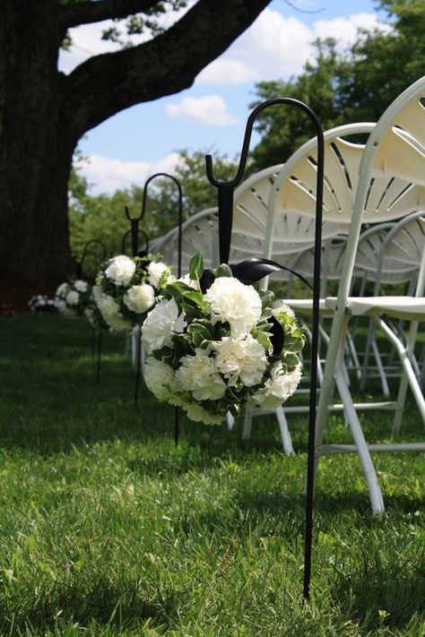 Hanging Flower Balls Aisle Ideas, Pomander Balls, Flower Balls, Ceremony Aisle, Sweet Party, Wedding Aisle Decorations, When I Get Married, Hanging Flower, Wedding Gold