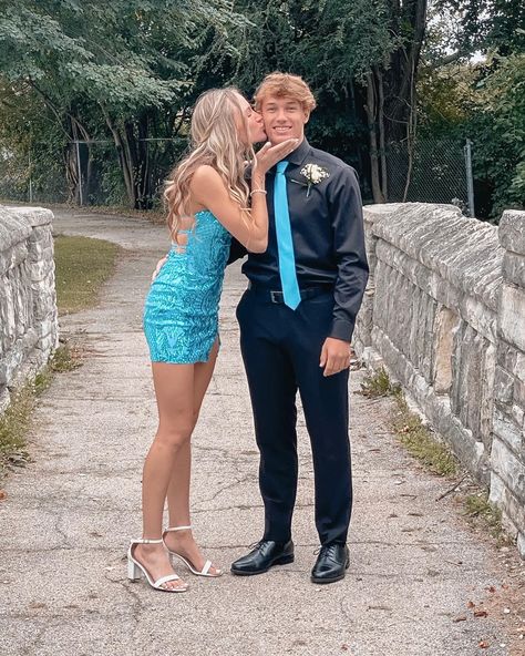 Aqua Homecoming Couple, Blue Dress Homecoming Couple, Matching Hoco Dress And Suit, Teal Hoco Couple, Light Blue Hoco Couple Outfits, Teal Homecoming Couple, Homecoming Couples Outfits Blue, Homecoming Aesthetic Couple, Baseball Hoco Pictures