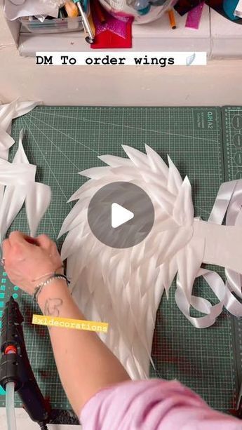 Angel Wing Flower Arrangement, How To Make Angel Wings Diy, Diy Angel Wings Costume Tutorials, How To Make Paper Wings, Foam Wings Diy, Paper Angel Wings Diy, How To Make Angel Wings Diy Tutorials, How To Make Angel Wings For Costume, Diy Wings Angel