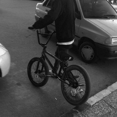 Bmx Aesthetic, Grunge Pants, Thrasher Skate, Bmx Street, Bike Aesthetic, Bmx Bicycle, Fixed Bike, Bike Photo, Bike Style