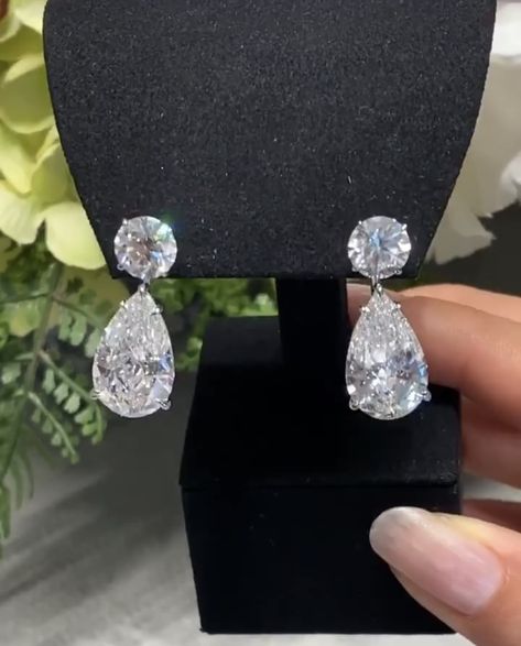 Cristal Jewelry, Jewelry Knowledge, Expensive Jewelry Luxury, Luxe Jewelry, Crystal Jewelry Sets, Luxury Earrings, Silver Jewelry Design, Classy Jewelry, Expensive Jewelry