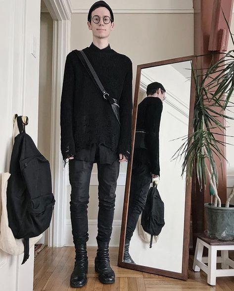 Masc Witch Fashion, Witchy Outfits Men, Witchcore Outfit Male, Moony Outfits, Male Witch Aesthetic Fashion, Male Witch Outfit, Casual Goth Outfits Men, Corpo Goth, Masc Goth