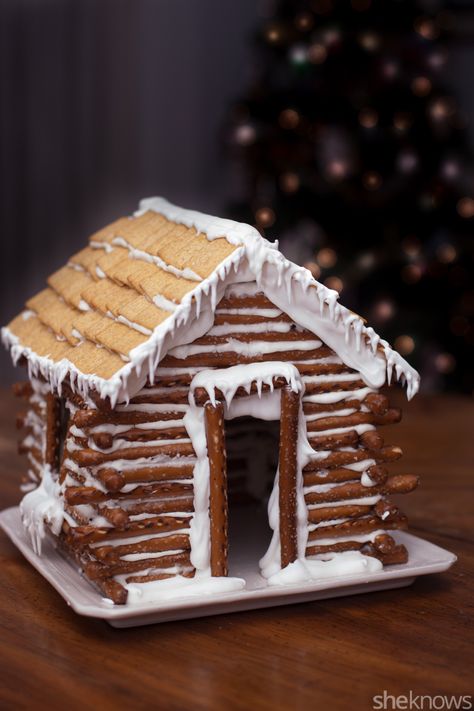 How to make an edible snow-covered pretzel log cabin – SheKnows Pretzel Gingerbread House, Pretzel Log Cabin, Gingerbread House Ideas, Cabin Crafts, Gingerbread House Parties, Gingerbread House Designs, Perfect Cookies, Gingerbread Party, Gingerbread House Decorations