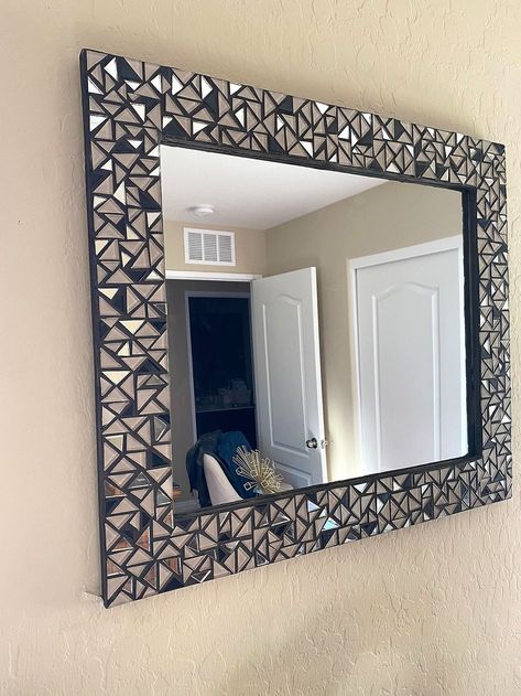 Unique Mirror Frame Ideas, Unique Mirror Frame, Black Floor Mirror, Lippon Art, Mosaic Mirror Frame, Mosaic Mirrors, Indian Room Decor, Mirror Makeover, Makeup Station