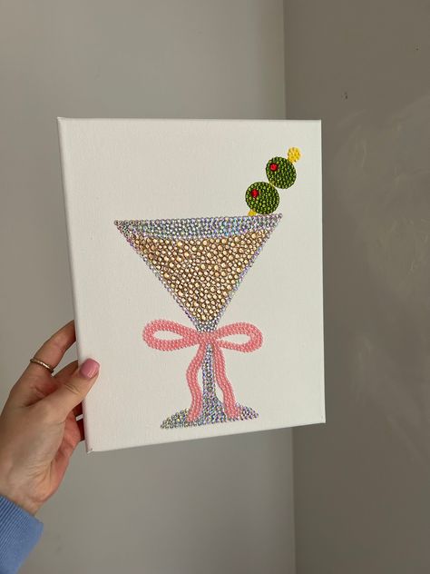 Extra dirty martini with a pink bow! Hand made painting. With rhinestones and pearls. 8x10 painting. Paint And Sip Decor, Easy Art To Paint, Painting With Diamonds, Martini Painting Easy, Diamond Pictures Art, Rhinestone Canvas Art Ideas, Rhinestone Painting Ideas, Easy Girly Paintings, Gem Canvas Art