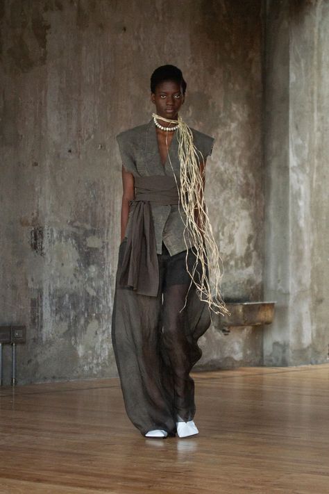 Wabi Sabi Fashion, Spring 2023 Ready To Wear, Fashion Calendar, 2023 Ready To Wear Collection, African Textile, 2023 Ready To Wear, Spring Summer 2023, Fashion Images, Spring 2023