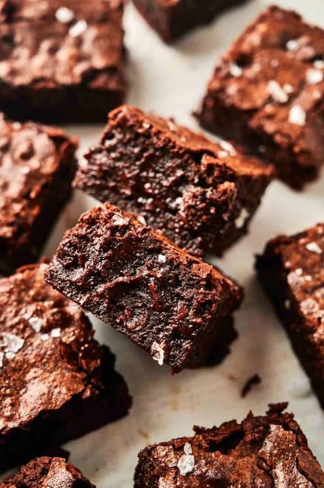 Close-up of several slices of rich, fudgy chocolate brownies with a flaky, cracked top and sprinkles of sea salt. Quick Brownie Recipe, Chewy Chocolate Brownies, Quick Treats, Brownie Ingredients, Delicious Brownies, Decadent Cakes, Quick Desserts, Homemade Desserts, Chocolate Brownies