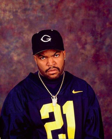 🍒THE LOOKBOOK🍒’s Instagram post: “#IceCube (1995) 📸: @chimodu” Ice Cube Young, Ice Cube Concert, Hip Hop Fashion Dance, Hip Hop Concert Outfit, Ice Cube Rapper, Hip Hop Photoshoot, Rapper Costume, Rapper Travis Scott, Cube World