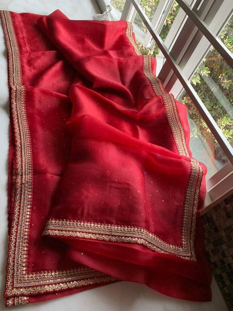 Saree Designer Blouse, Organza Sari, Lightning Flash, Simple Saree Designs, Blouse Stitching, Saree Floral, Fashionable Saree Blouse Designs, Latest Indian Saree, Fancy Sarees Party Wear