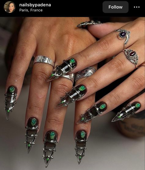 Nike Ideas, Dark Acrylic Nails, Textured Nails, Henna Nails, Witchy Nails, Green Nail Art, Hippie Nails, Goth Nails, Pretty Gel Nails