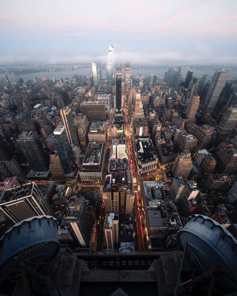 JÉRÔME • NYC • Spiderman 🕷 (@jerometraveller) posted on Instagram • Feb 12, 2021 at 4:41pm UTC Nyc Spiderman, Nyc Baby, Old Buildings, City Aesthetic, Favorite City, City Lights, The 4, Paris Skyline, York City