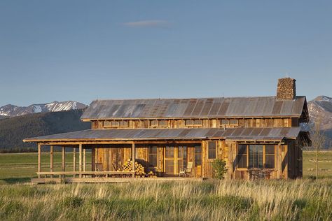 Yellowstone Traditions on Instagram: “This historic property was preserved using the original building materials.” Ranch Compound, Rustic Exterior, Home On The Range, Cabins And Cottages, Barn Style, Ranch Style, The Ranch, Maine House, Barn House