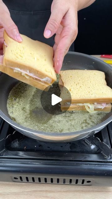 Super Yummy on Instagram: "My grandmother made this sandwich for me when I was a child.  #sandwich #delicious #food" Spanish Sandwiches, Sanduches Ideas, Sandwich Ideas For Lunch, Turkey Sandwich Recipes, Easy Sandwiches, Creative Sandwich, Turkey Sandwiches Recipes, Big Sandwich, Grilled Sandwiches