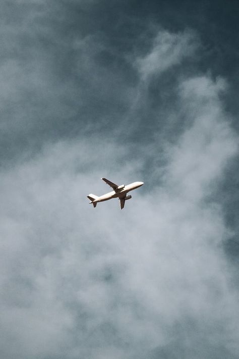 Iphone Wallpaper Airplane, White Plane, Acoustic Guitar Photography, Plane Photos, Moonlight Photography, Airplane Wallpaper, Airplane Photography, Magazine Collage, White Sky