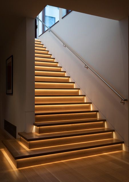 Stair Wall Lights, Staircase Lighting Ideas, Handrail Lighting, Led Stair Lights, Stairway Lighting, Contemporary Staircase, Stair Lights, Stairway Design, Stairs Design Modern