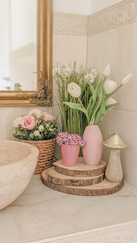 Bathroom Spring Decor Ideas, Pink Decor For Bathroom, Floral Home Aesthetic, Spring Apartment Decor Simple, Spring Decor Cottagecore, Pink Flower Bathroom, Spring Aesthetic Living Room, Floral Bathroom Aesthetic, Romantic Bathroom Aesthetic