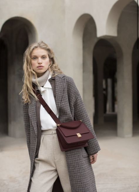 Burgundy Bag Outfit Winter, Burgundy Bag Outfit, Red Bag Outfit, Maroon Bag, Thrift List, Tan Outfit, Burgundy Purse, Number Seven, Purse Outfit