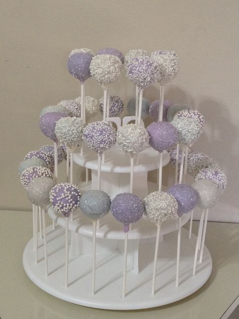 Cake pops Pastel Color Cake Pops, Purple Wedding Desserts, Lilac Cake Pops, Lavender Cake Pops, Purple Dessert Table, Purple Cake Pops, Graduation Cake Pops, Star Cake Pops, Lavender Wedding Theme