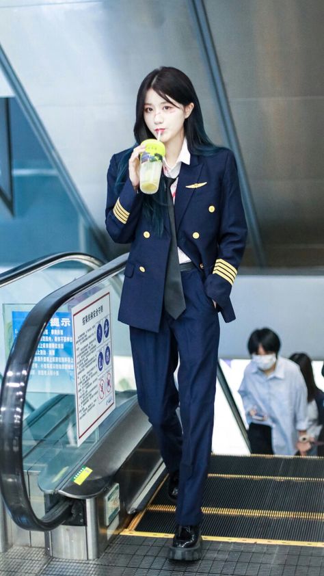 Pilot Woman Aesthetic, Aesthetic Pilot, Pilot Outfit, Kim Hieora, Jumpsuit Suit, Prince Style, Pilot Career, Aviation Education, Female Pilots