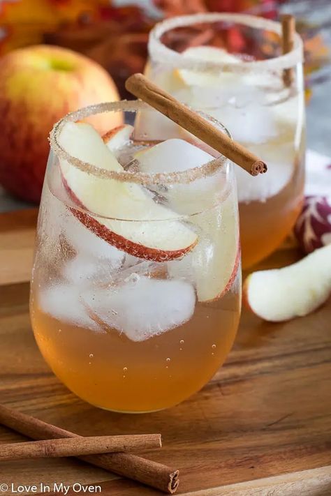 Apple Cinnamon Drink, Drinks For Fall, Autumn Cocktails, Autumn Drinks, Fall Drink Recipes, Cocktail Gin, Cinnamon Syrup, Gin Recipes, Gin Drinks