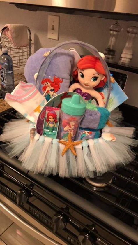 Baby Easter Basket, Girls Easter Basket, Diy Easter Gifts, Disney Easter, Kids Easter Basket, Diy Gift Baskets, Easter Basket Diy, Mermaid Gifts, Easter Bunny Decorations