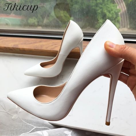 Women Classic Style, White Stiletto Heels, White Pumps Heels, White Stilettos, High Heel Dress Shoes, Red Bottom Shoes, Shoes Elegant, Pointy Heels, Lady Shoes