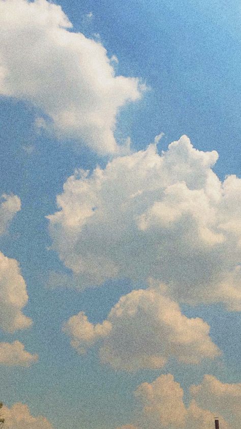 Clouds Aesthetic Profile Picture, Aesthetic Clouds Wallpaper Vintage, Vintage Clouds Aesthetic, Vintage Sky Aesthetic, Sky Vintage Aesthetic, Cloud Homescreen, Aesthetic Cloud Background, Cloud Background Aesthetic, Sky And Clouds Aesthetic