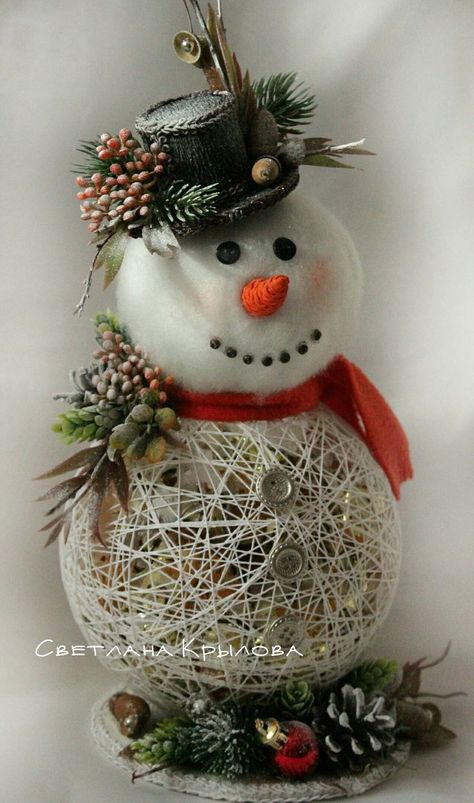 Shade Flower Beds, Diy Snowman Decorations, Dollar Store Christmas Crafts, House Ranch, House Facades, Christmas Mesh Wreaths, Handmade Christmas Crafts, Christmas Themes Decorations, Christmas Projects Diy