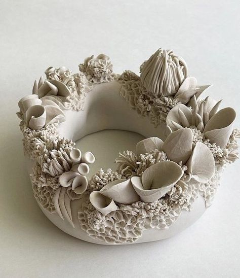 Pottery Coral Reef, Organic Clay Sculpture, Ceramic Nature Sculpture, Coral Clay Sculpture, Coral Reef Ceramics, Sculpture Art Clay Inspiration, Coral Ceramics, Clay Texture Ideas, Water Ceramics