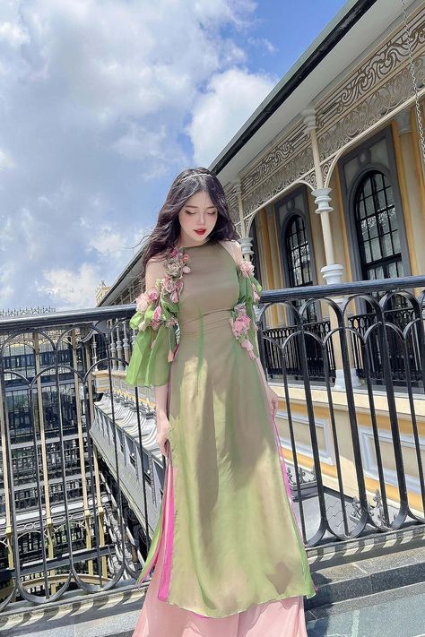 36521446969386813 Vietnamese Clothing, Vietnam Dress, India Dress, Gaun Fashion, Desi Fashion Casual, Clothes Korean Style, Sleeves Designs For Dresses, Fancy Dress Design, Stylish Dress Book