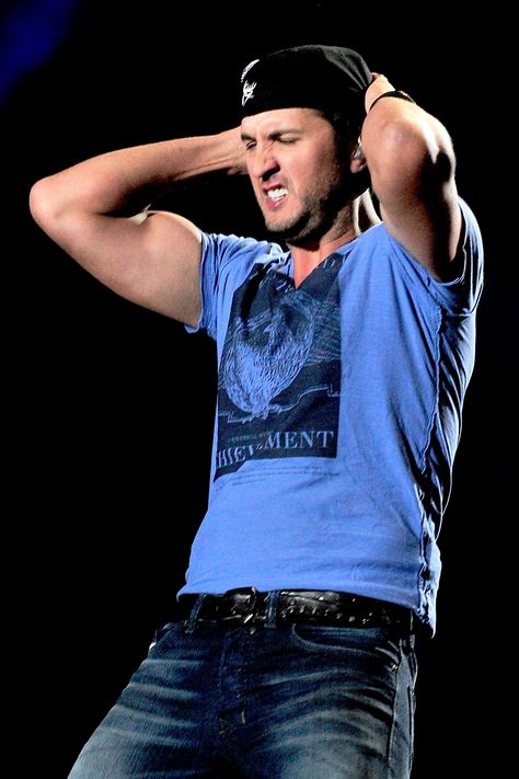 Because Luke Bryan literally just made me pass out. Luke Bryan Wallpaper, Luke Brian, Luke Bryan Fan, Luke Bryan Pictures, Lovely Person, Shake It For Me, Country Boy, Holy Moly, Jason Aldean