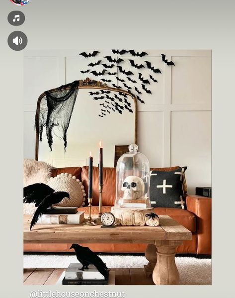 Diy Halloween Home Decor, Halloween Living Room, Table Halloween, Classy Halloween, Boho Halloween, Creepy Halloween Decorations, Farmhouse Halloween, Diy Halloween Decor, Elegant Halloween