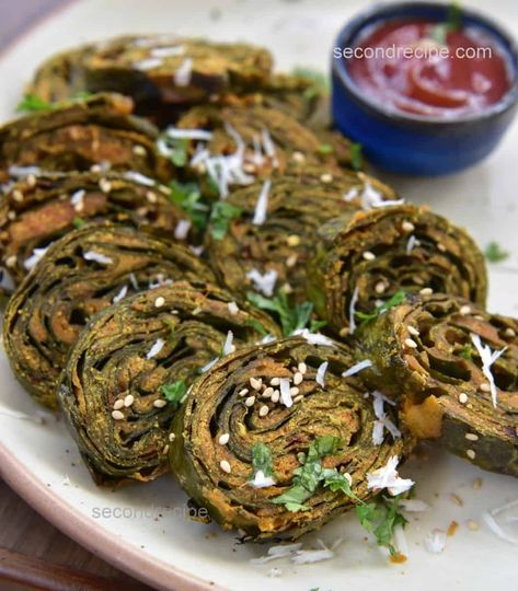 Gujarati patra recipe | Arbi patta rolls Patra Recipe, Recipes Airfryer, Delicious Food Image, Food Fast Food, Crunchy Chickpeas, Chilli Paneer, Dum Biryani, Potato Patties, Chaat Recipe