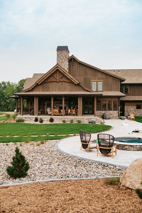 2021 Virtual Luxury Home Tour: Mark D. Williams Custom Homes - Midwest Home Montana Ranch House, Montana Lodge, Modern Ranch Style Homes, Lodge Exterior, Modern Prairie Home, Lodge Aesthetic, Lodge Style Home, Midwest Home, Luxury Ranch