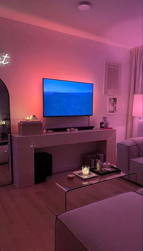 Lisa Onuoha, Apartment Goals, First Apartment Decorating, Future Apartment Decor, Room Goals, Future Apartment, Tv Led, Aesthetic Rooms, Living Room Decor Cozy