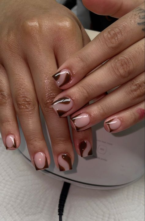 Cute Brown French Tip Nails, Short Nail Designs Brown, French Tips With Design, Short Frenchies, Brown French Tip Nails, Gel Overlay Nails, Brown French Tip, Overlay Nails, Brown Acrylic Nails