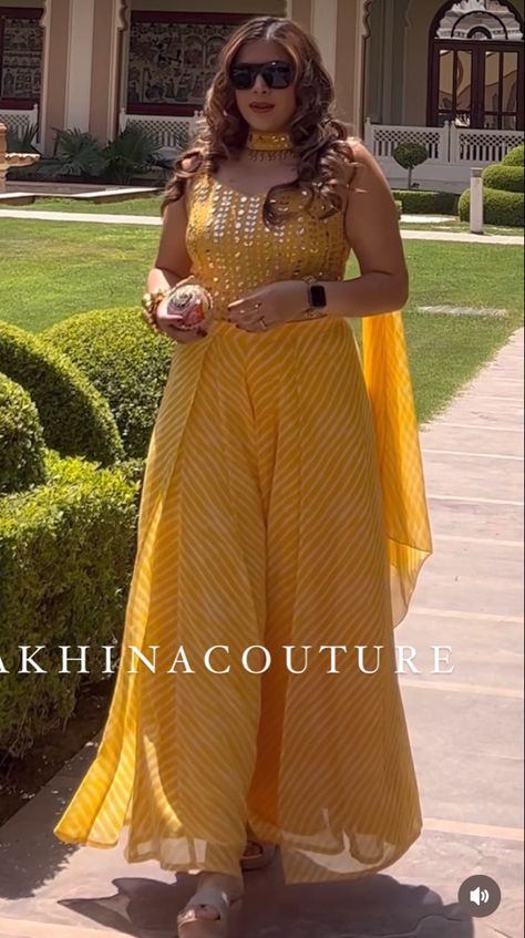 Leheriya Designs, Lehriya Kurti Designs, Lehriya Dress, Outfit For Haldi Function, Haldi Dress Ideas, Bridal Suits Punjabi, Simple Suit, Kurti Fashion, Haldi Dress