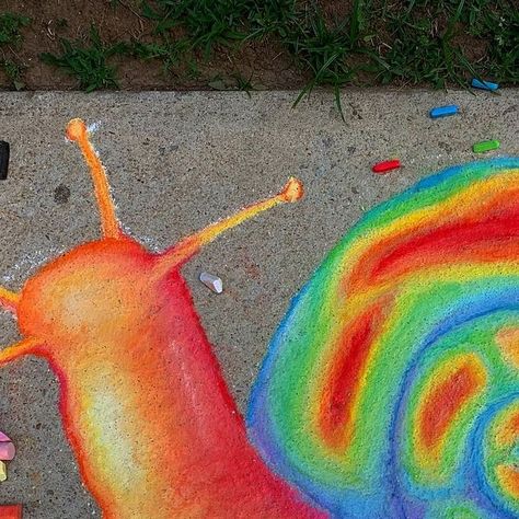 Danielle 🪱⭐️ on Instagram: "Some snail commissions that I did :))) my commissions are open :333 what bug would you be and why? I think I would be stickbug.   #sidewalkchalk #sidewalkart #sidewalkchalkart #chalkart #chalkartist #art #artistsoninstagram #snail #snailart #sidewalk #chalk #chalkartist" Chalk Doodles, Chalk Art Ideas, Fun Chalk Art, Chalk Artist, Childhood Aesthetic, Chalk Ideas, Snail Art, Sidewalk Chalk Art, Sidewalk Art