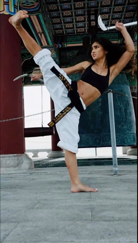 Martial Arts Outfit Women, Female Martial Artists Art, Fighter Woman Aesthetic, Zara Malik, Women Taekwondo, Rayna Vallandingham, Life Drawing Model, Women Karate, Martial Arts Clothing