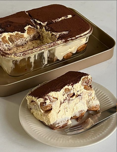 Tiramisu Cake Aesthetic, Tiramisu Aesthetic, God Mat, Magical Places, Food Obsession, Food Inspo, Cafe Food, Pretty Food, Food Cravings